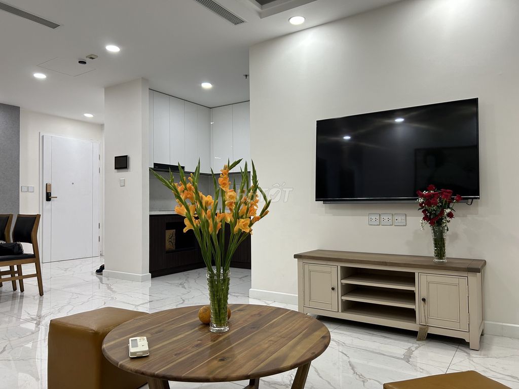 Sunshine Sky City rents four bedrooms, three bathrooms, full interiors, only 25 million.