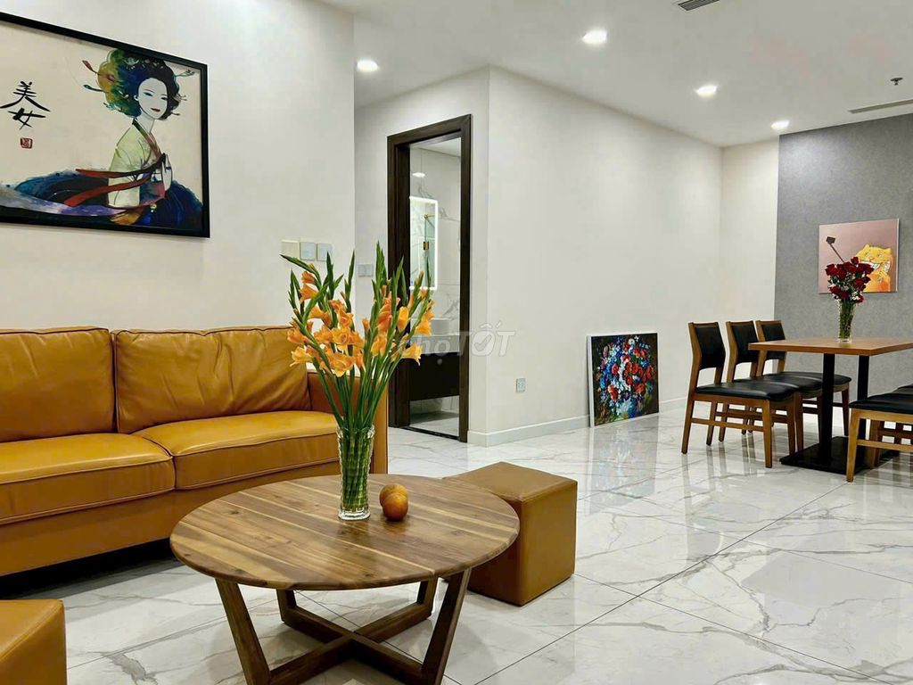 Sunshine Sky City rents four bedrooms, three bathrooms, full interiors, only 25 million.