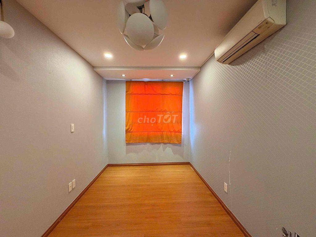 1st District-- 116 M2, 3 bedrooms full of furniture 22 million a month-- in the right