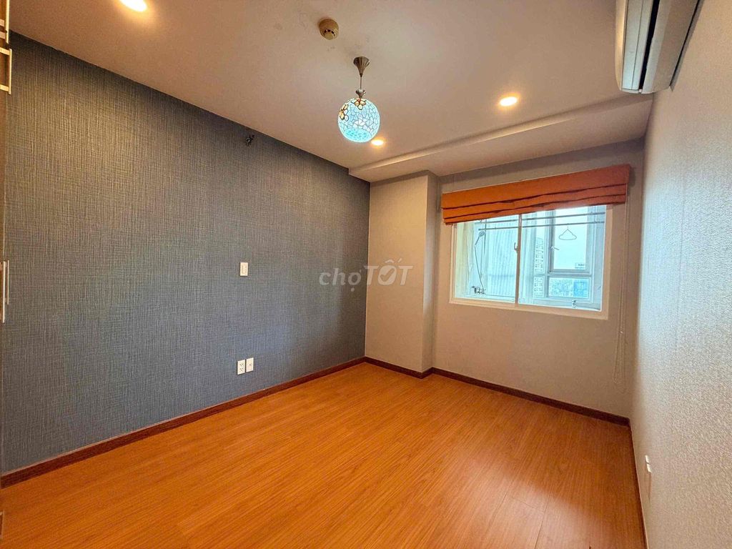 1st District-- 116 M2, 3 bedrooms full of furniture 22 million a month-- in the right