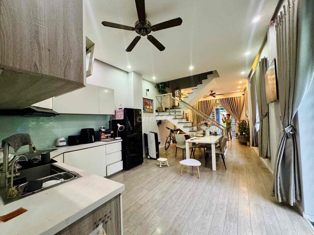 Rent a full interior on both sides of Bình Lợi. It costs 22 million a month.