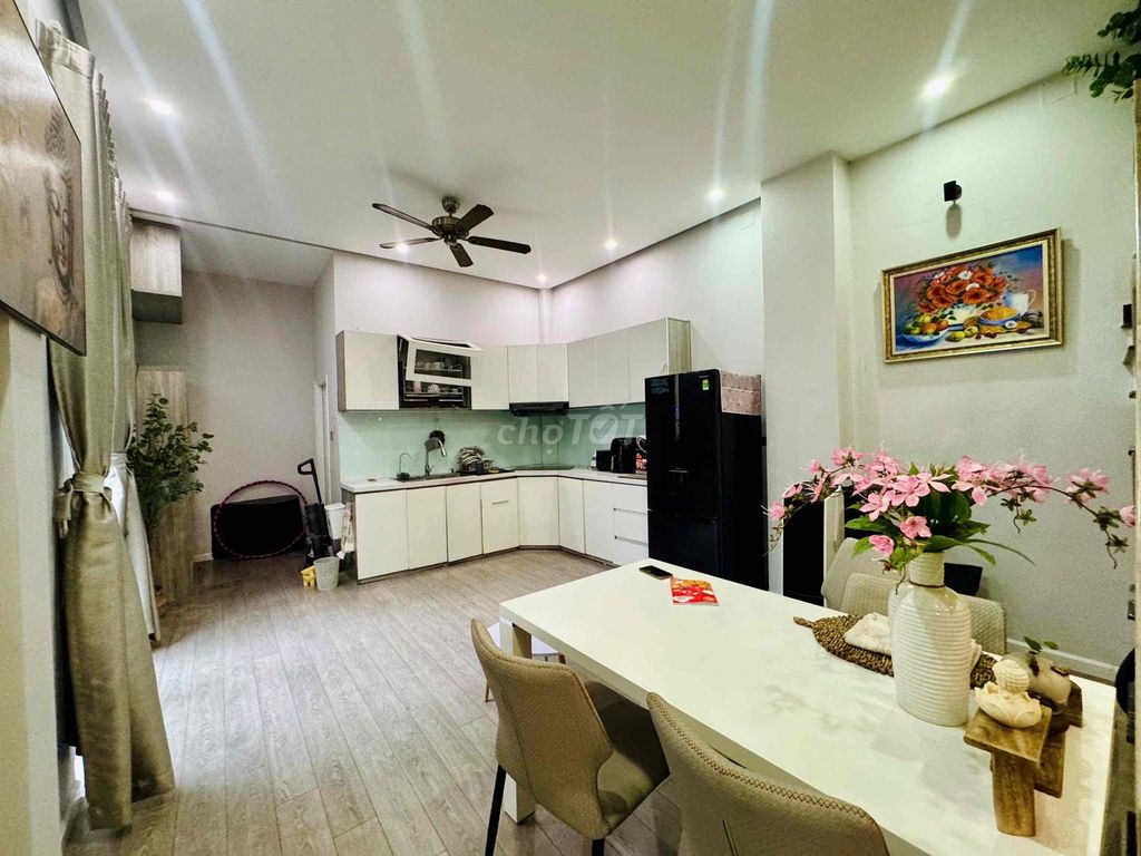 Rent a full interior on both sides of Bình Lợi. It costs 22 million a month.