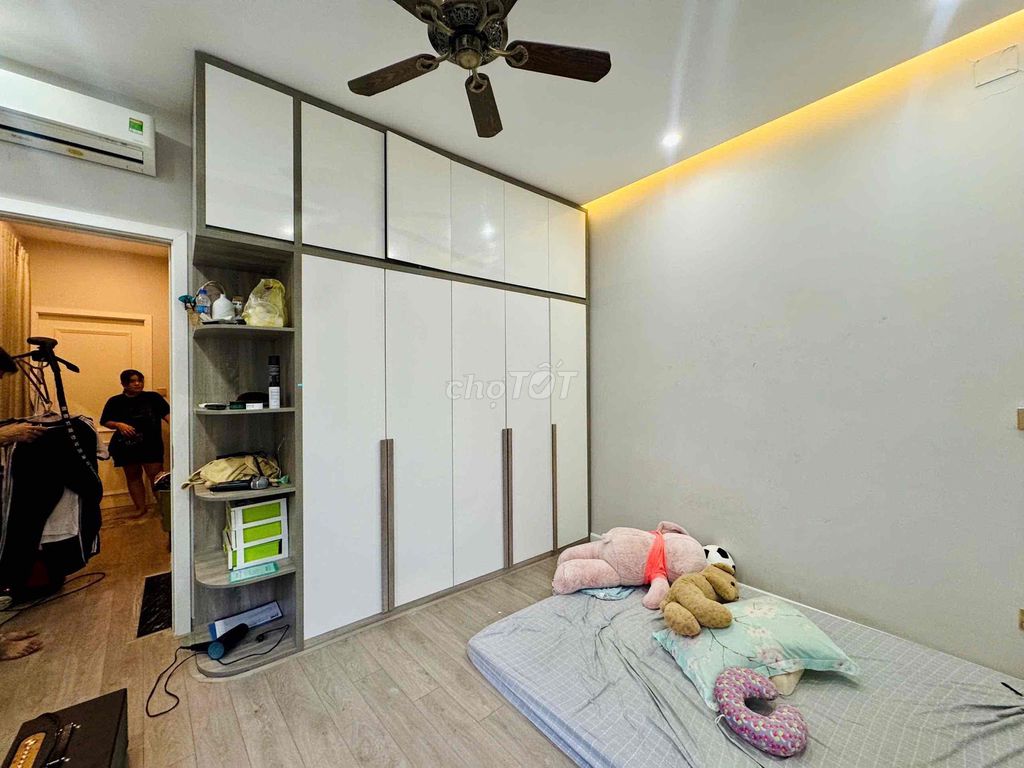 Rent a full interior on both sides of Bình Lợi. It costs 22 million a month.