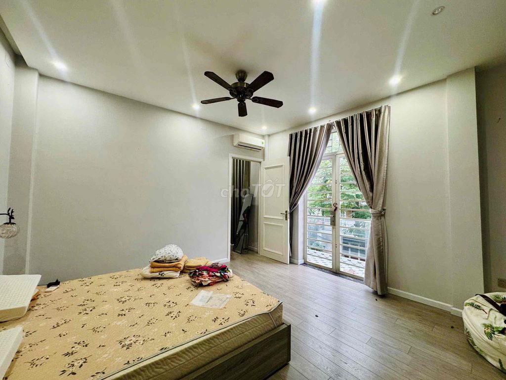 Rent a full interior on both sides of Bình Lợi. It costs 22 million a month.