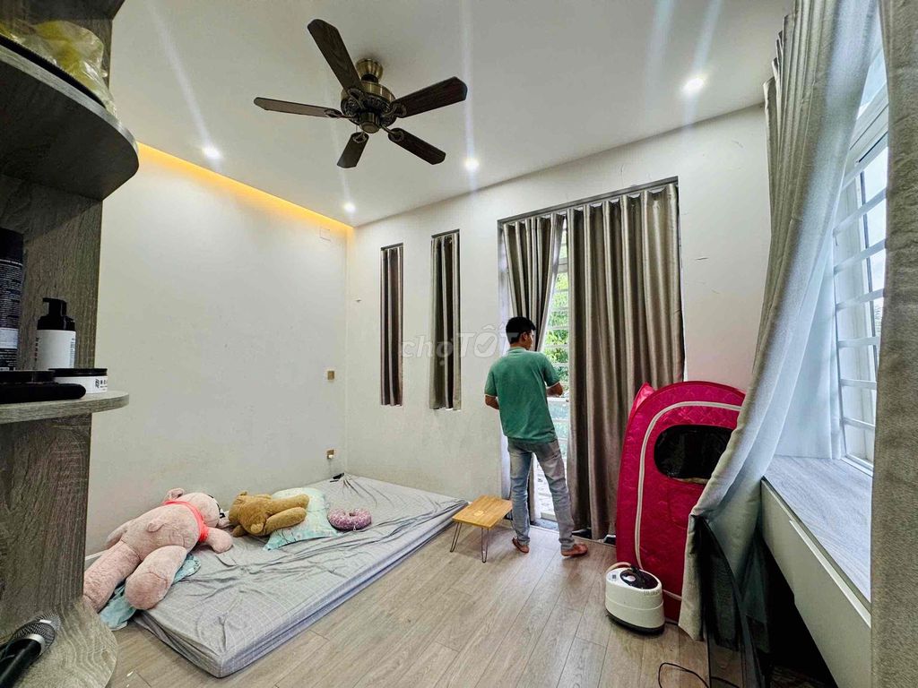 Rent a full interior on both sides of Bình Lợi. It costs 22 million a month.