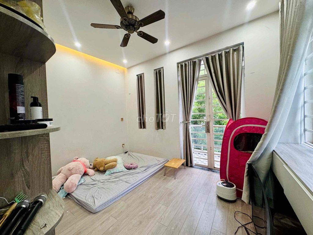 Rent a full interior on both sides of Bình Lợi. It costs 22 million a month.