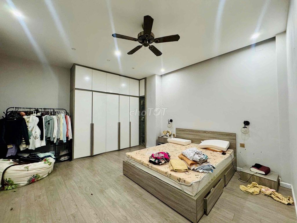 Rent a full interior on both sides of Bình Lợi. It costs 22 million a month.