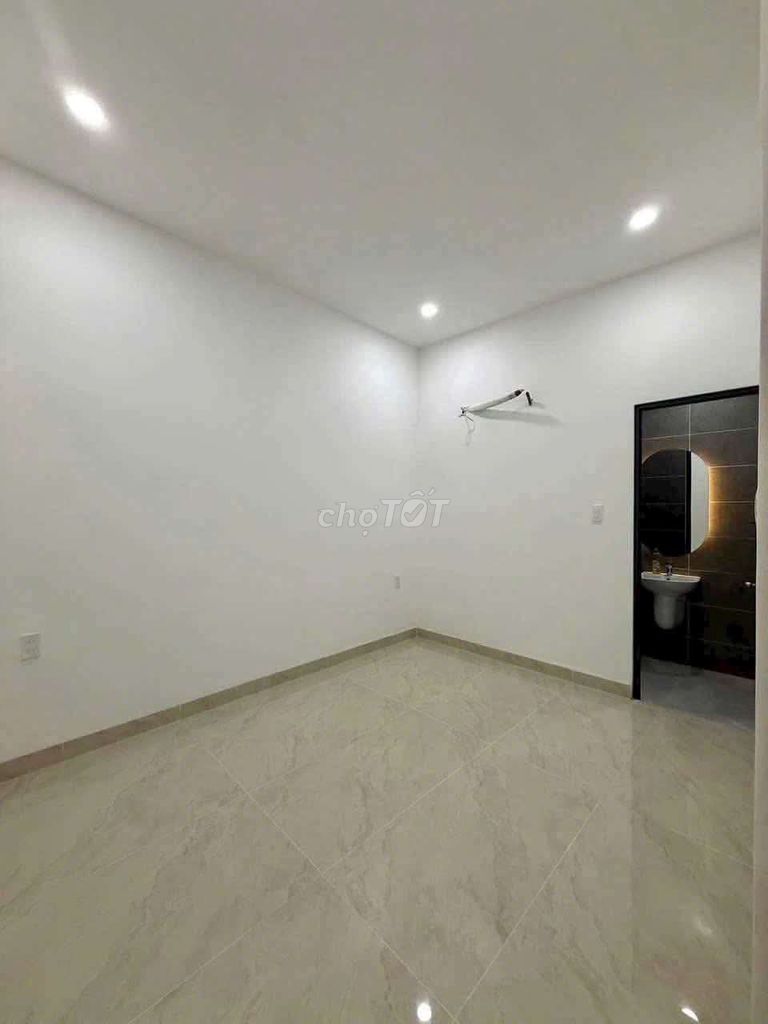 Rent a new truck alley building for two bedrooms.