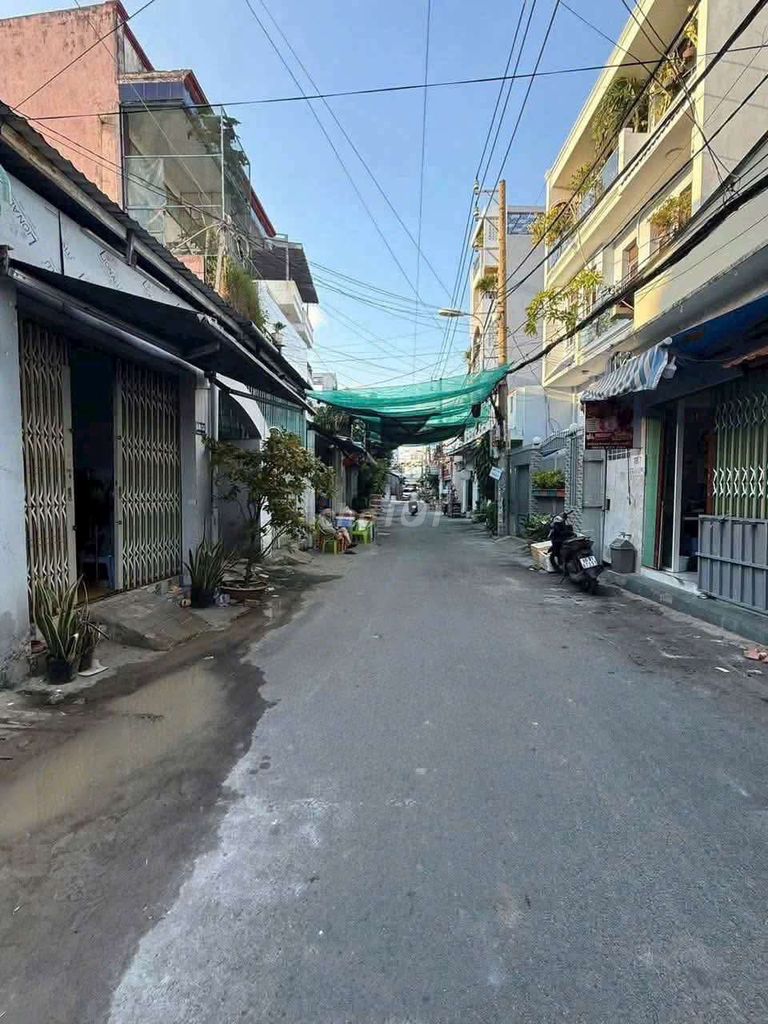 Rent a new truck alley building for two bedrooms.