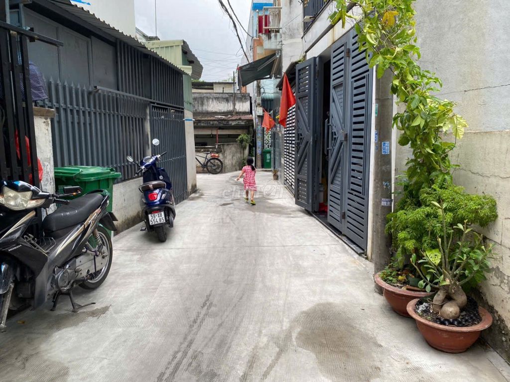 An alley, 1 ground - 1 floor, the owner's rent