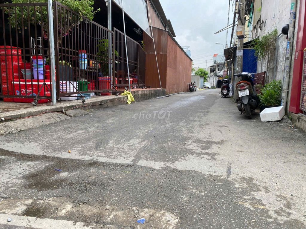 An alley, 1 ground - 1 floor, the owner's rent