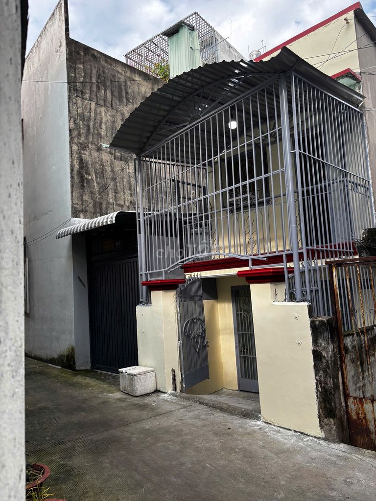 An alley, 1 ground - 1 floor, the owner's rent