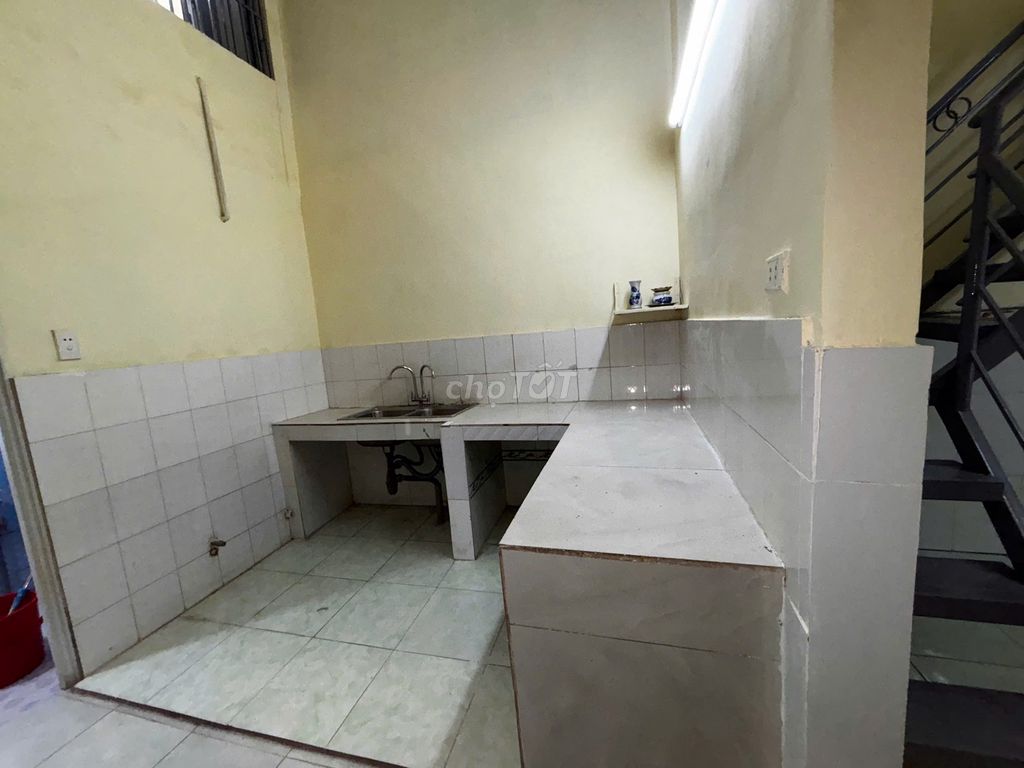 An alley, 1 ground - 1 floor, the owner's rent