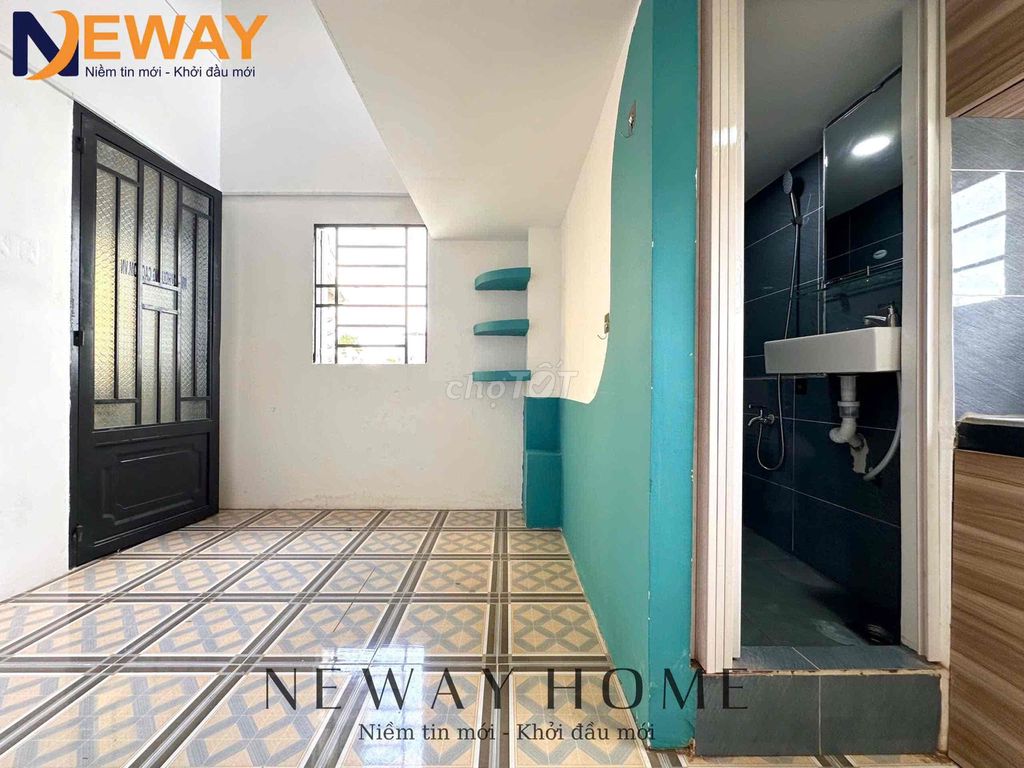 Rent the main kitchen guard. The large window nears the Tân Phú for sale.