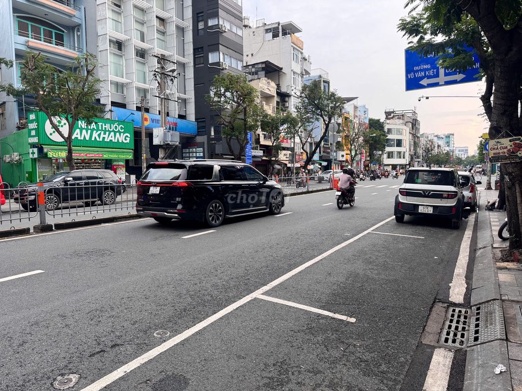 - House 62 Nguyễn Cư Trinh, District 1 - area 4 x16 meters, 2nd floor