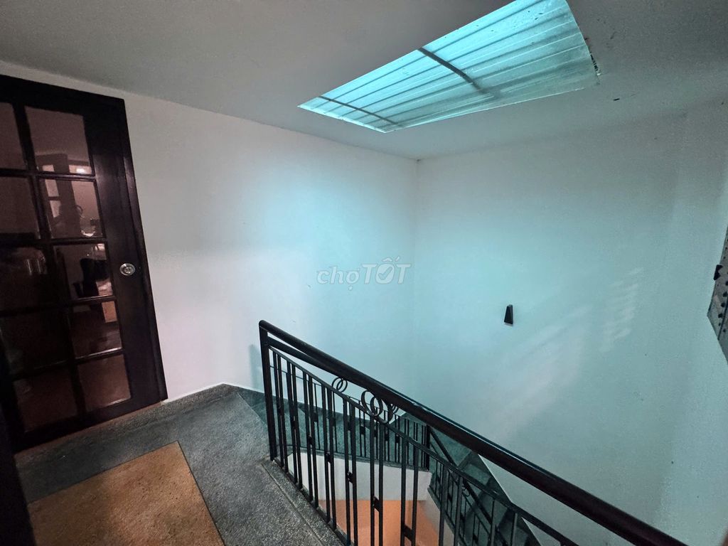 - House 62 Nguyễn Cư Trinh, District 1 - area 4 x16 meters, 2nd floor
