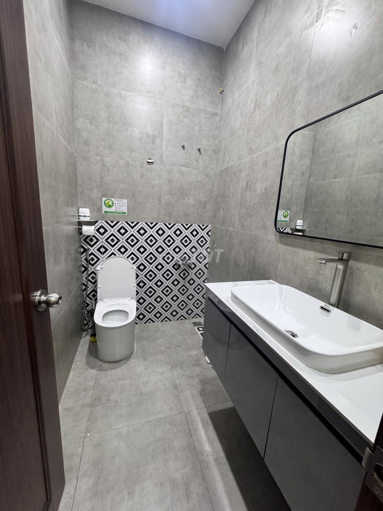 - House 62 Nguyễn Cư Trinh, District 1 - area 4 x16 meters, 2nd floor