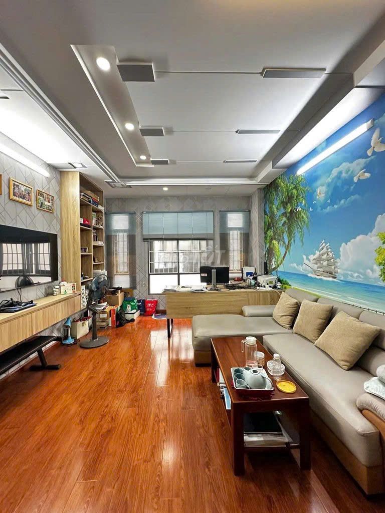 22 million owned five-story car alley, full-story furniture, three bedrooms, five-and-a-half toilets, V-promens.