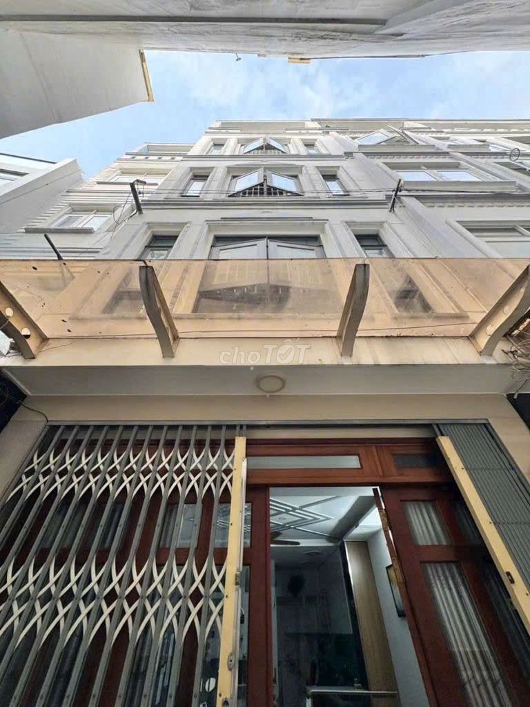 22 million owned five-story car alley, full-story furniture, three bedrooms, five-and-a-half toilets, V-promens.