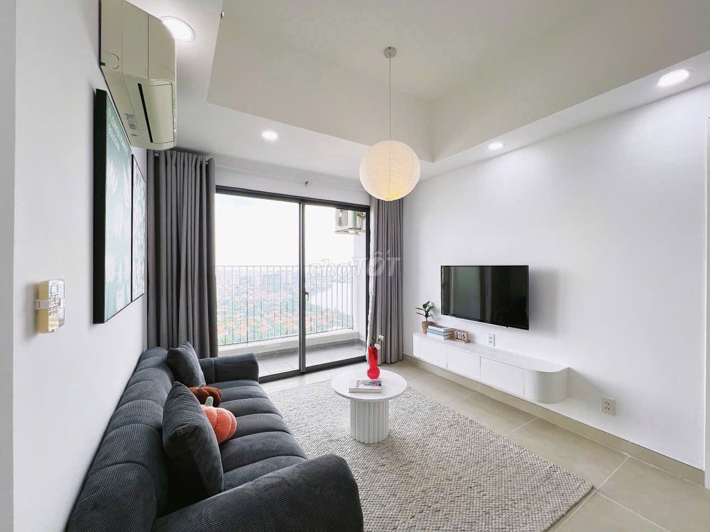 It's available right here in the 2th river in Masteri Thảo Điền -- full interior.