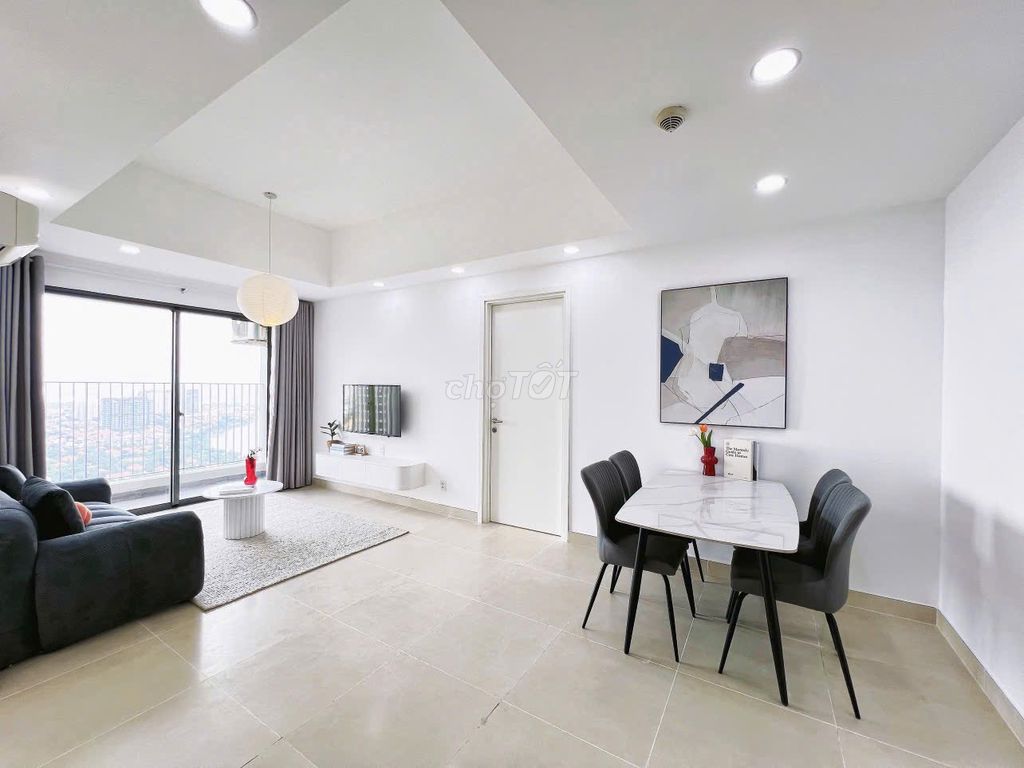 It's available right here in the 2th river in Masteri Thảo Điền -- full interior.