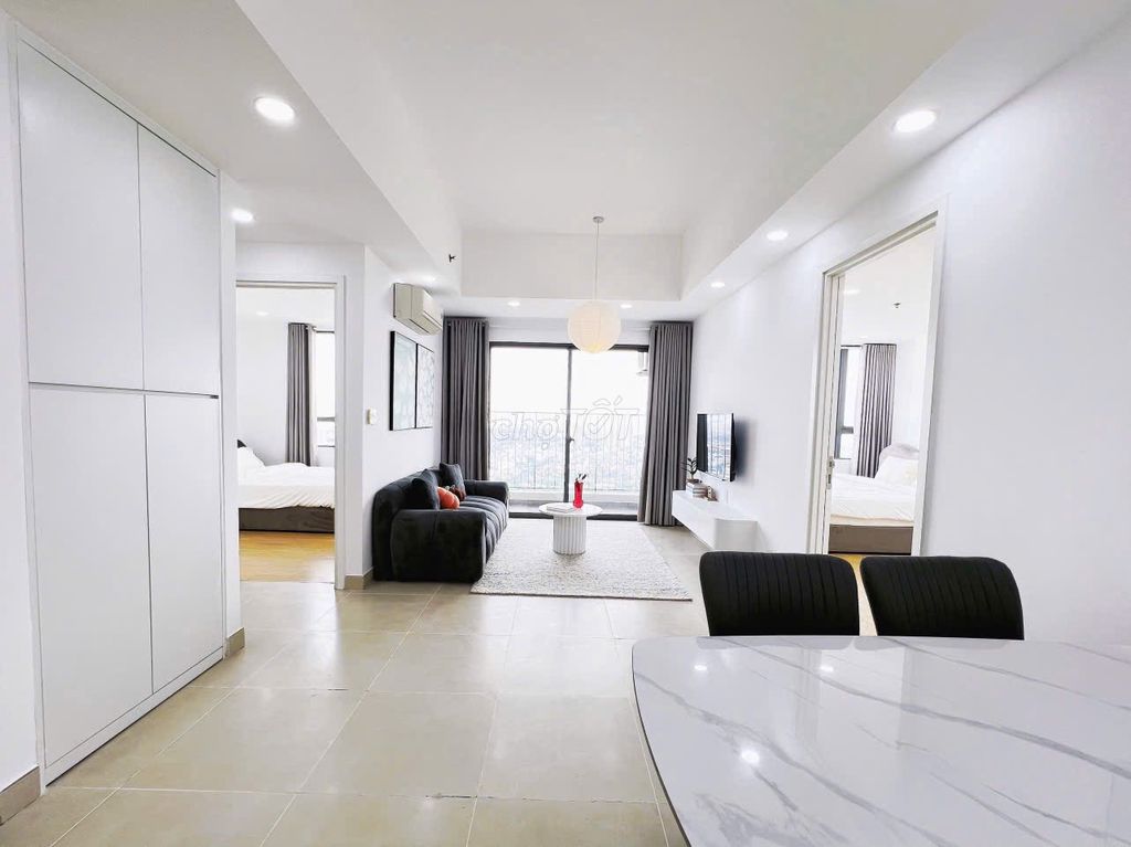 It's available right here in the 2th river in Masteri Thảo Điền -- full interior.