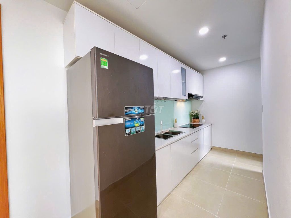 It's available right here in the 2th river in Masteri Thảo Điền -- full interior.