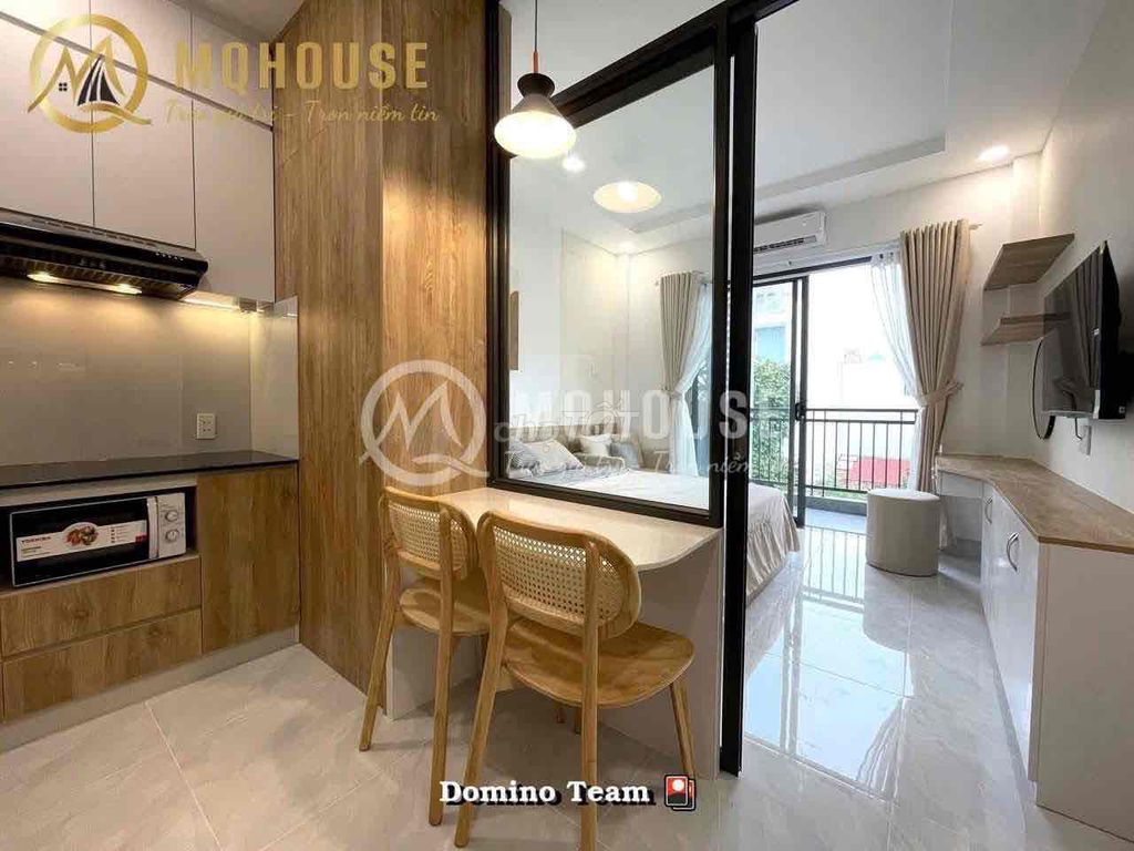 Clear the kitchen. A balcony bedroom. Full interior.