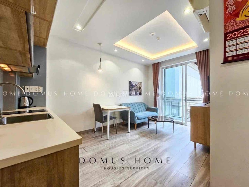 Clear the kitchen. A balcony bedroom. Full interior.