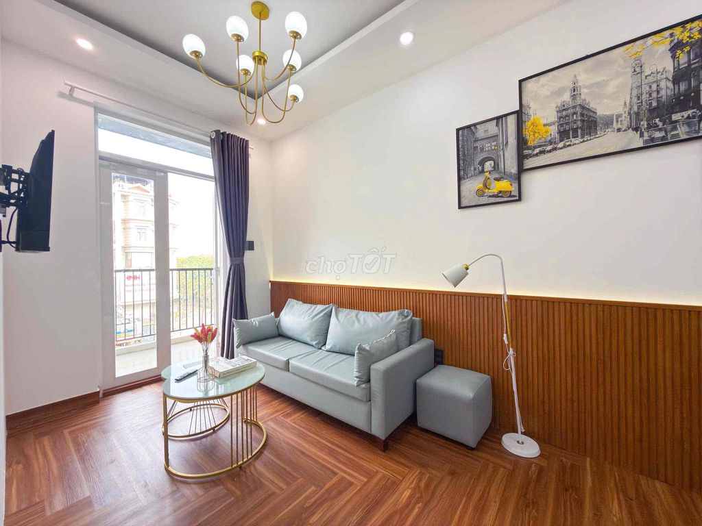 One balcony bedroom 50 meters downtown 1st, high-end furniture, 100 percent new home.