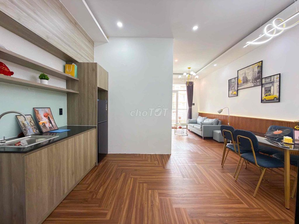 One balcony bedroom 50 meters downtown 1st, high-end furniture, 100 percent new home.