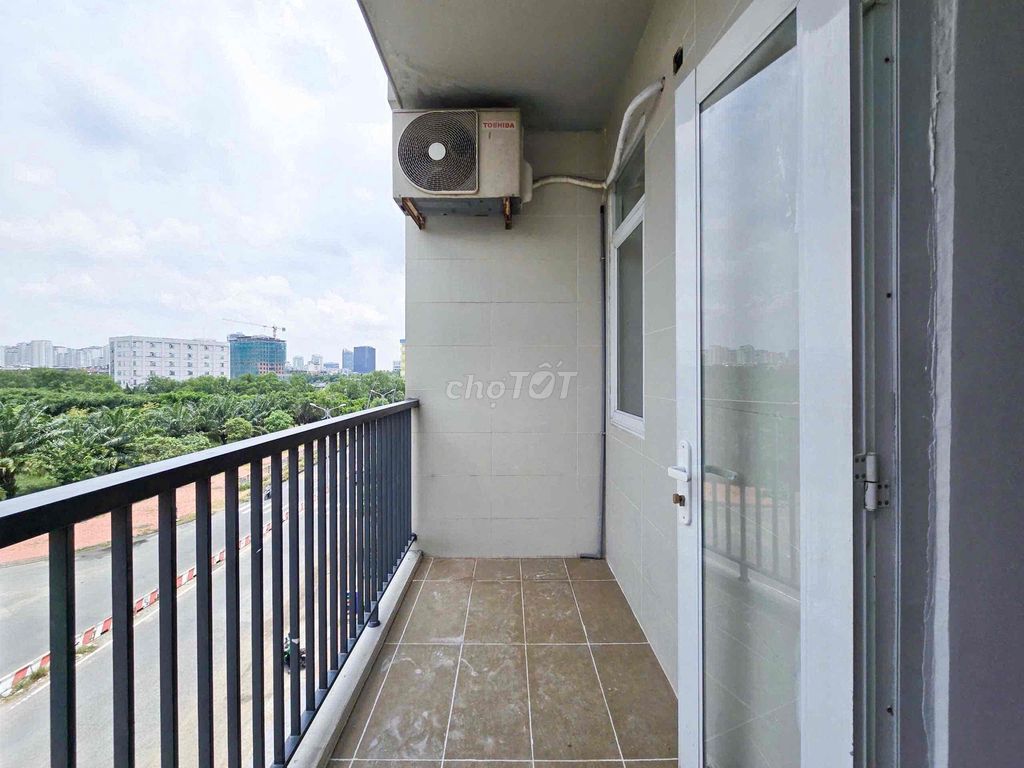 One balcony bedroom 50 meters downtown 1st, high-end furniture, 100 percent new home.