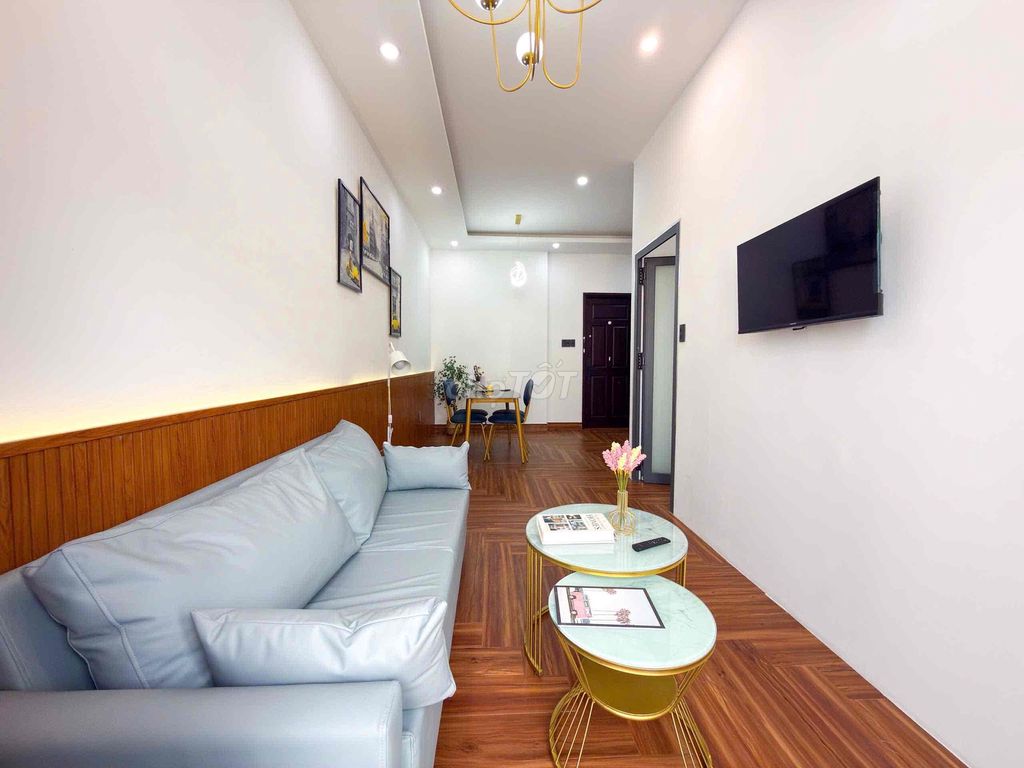 One balcony bedroom 50 meters downtown 1st, high-end furniture, 100 percent new home.