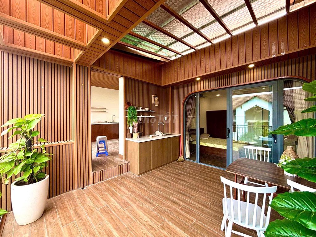 The apartment's like a super wide-salt balconies- Phan Xích Long.