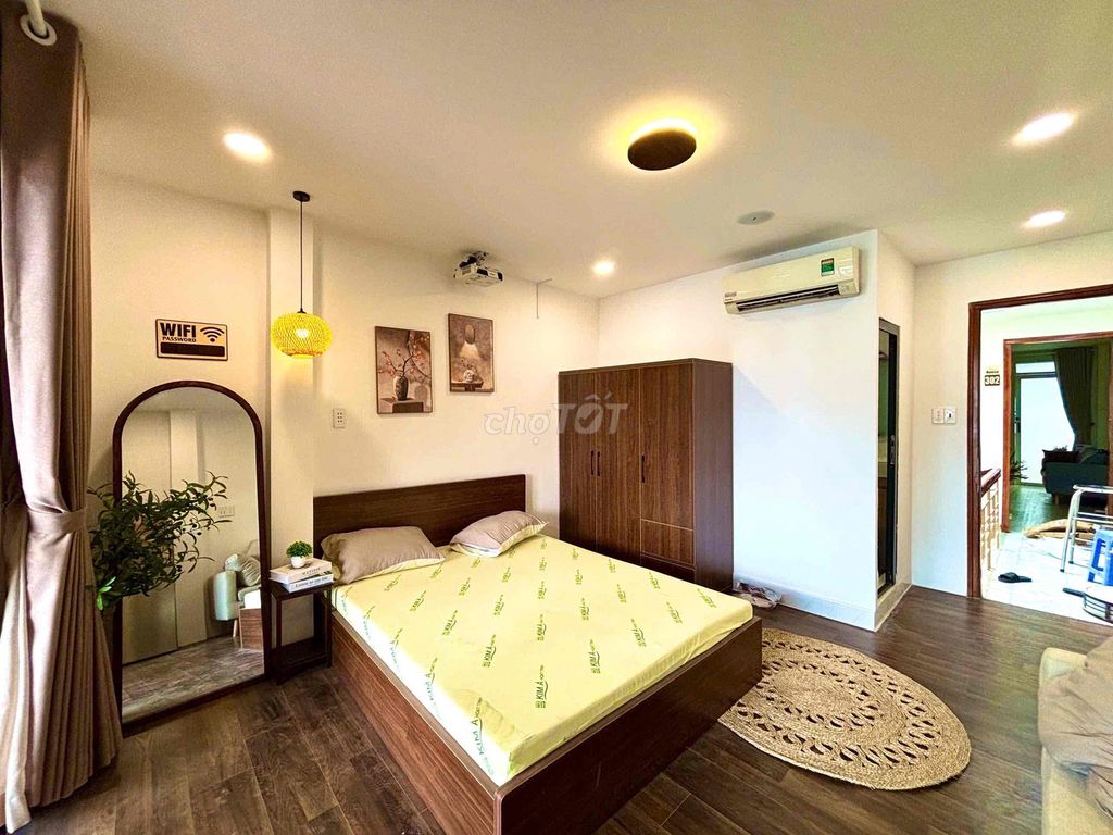 The apartment's like a super wide-salt balconies- Phan Xích Long.