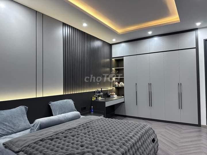 Three bedrooms, ready.