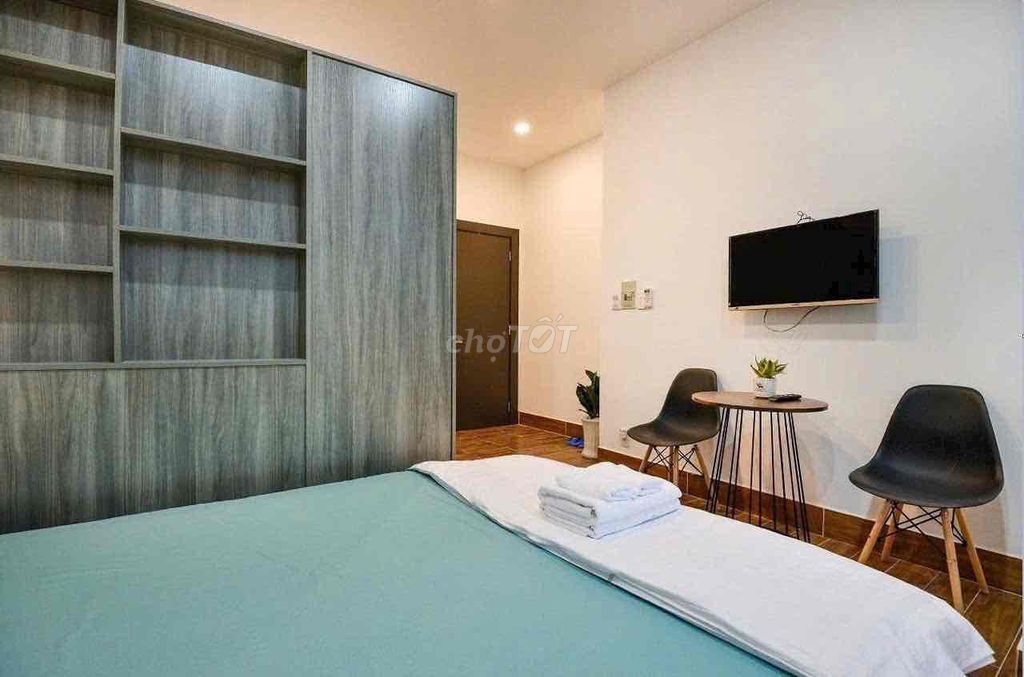 Renting the window studios in the modern super-spot.