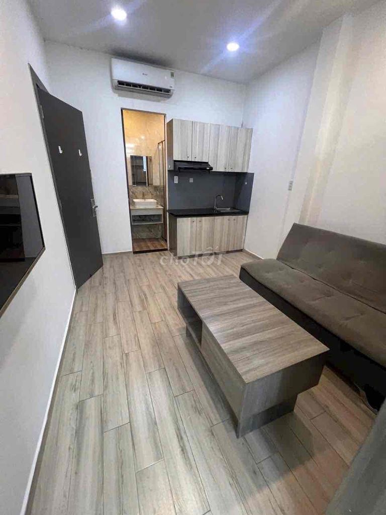 Renting the window studios in the modern super-spot.