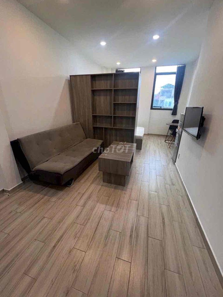 Renting the window studios in the modern super-spot.