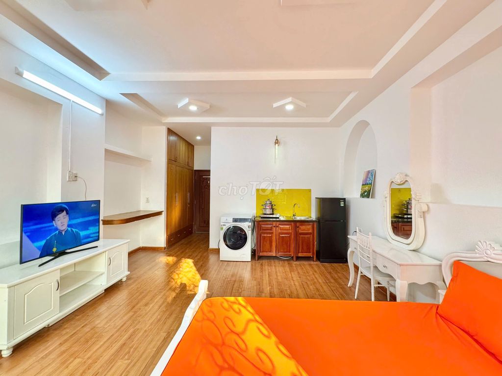 The apartment right there in the coopmart, the light ceiling elevator - protection