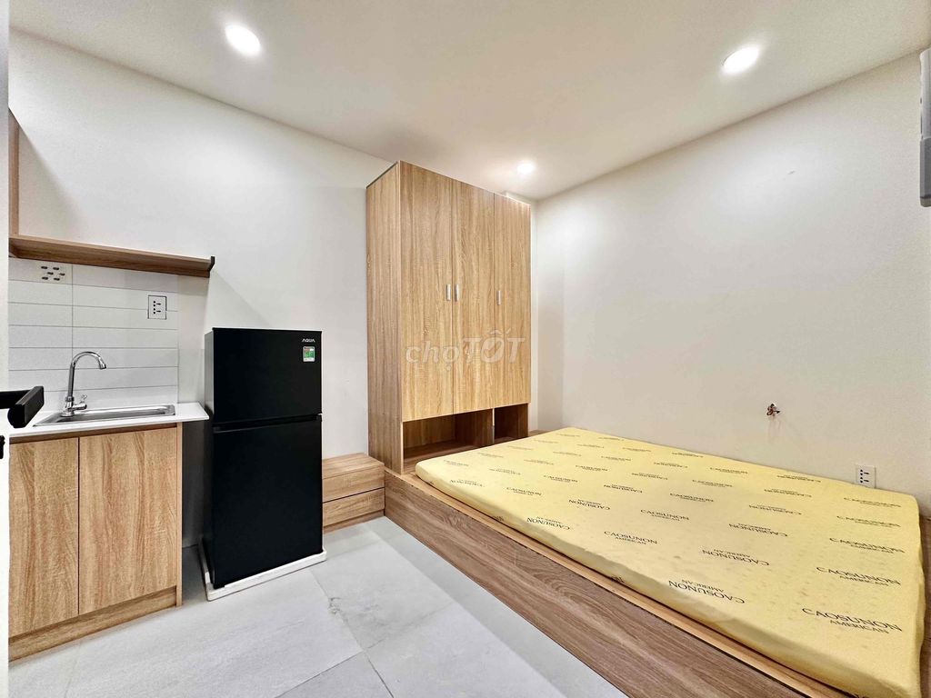 The studio apartment is 100 percent new interior - elevator - sandy area - etown C