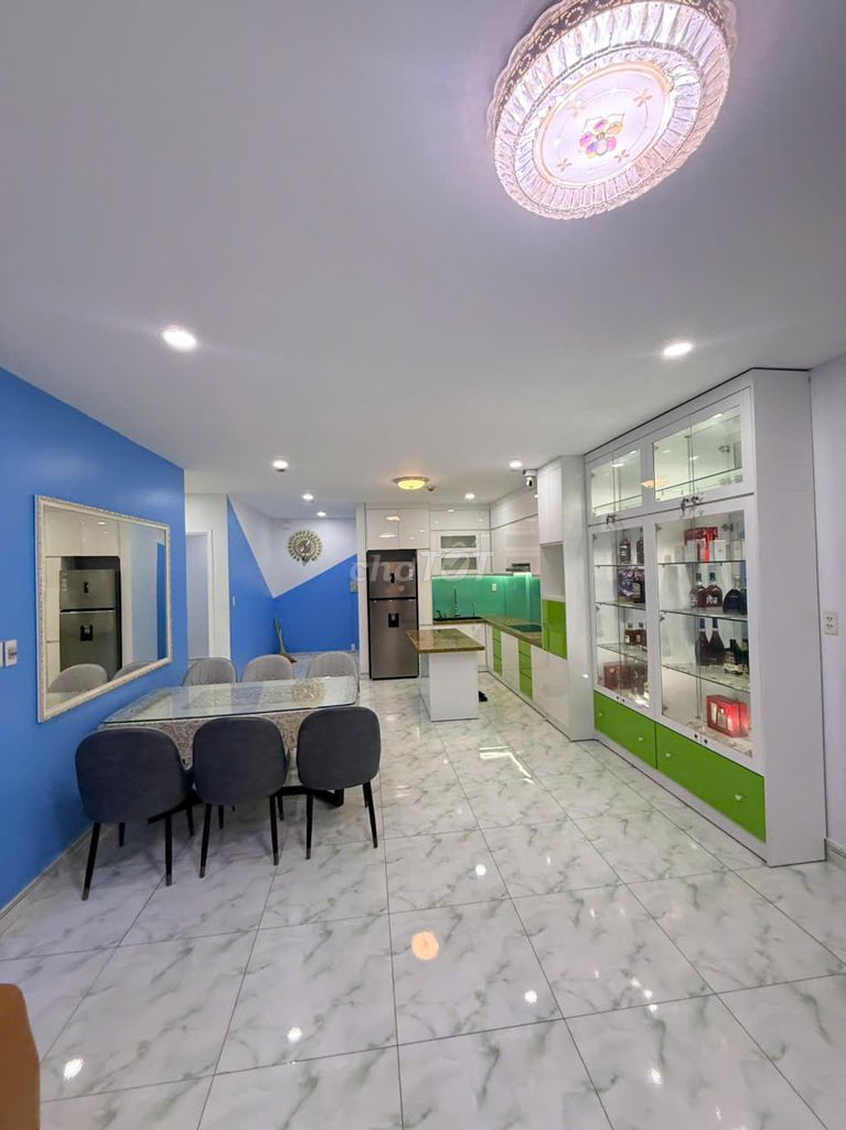 Rent the 99-foot-two-fold corner for 11 million a month.