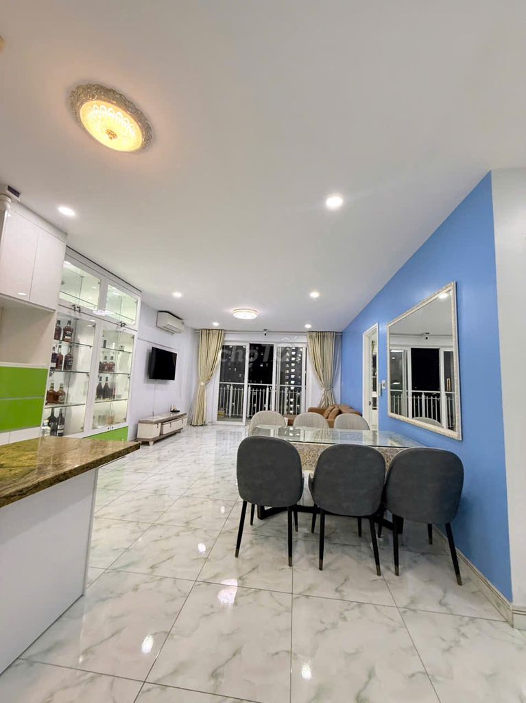 Rent the 99-foot-two-fold corner for 11 million a month.