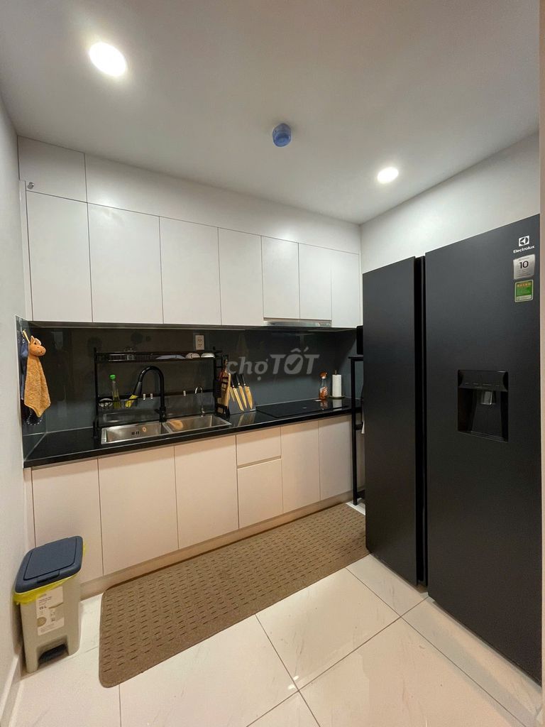 Rent Green River apartment. 8th. Full interior bedroom.