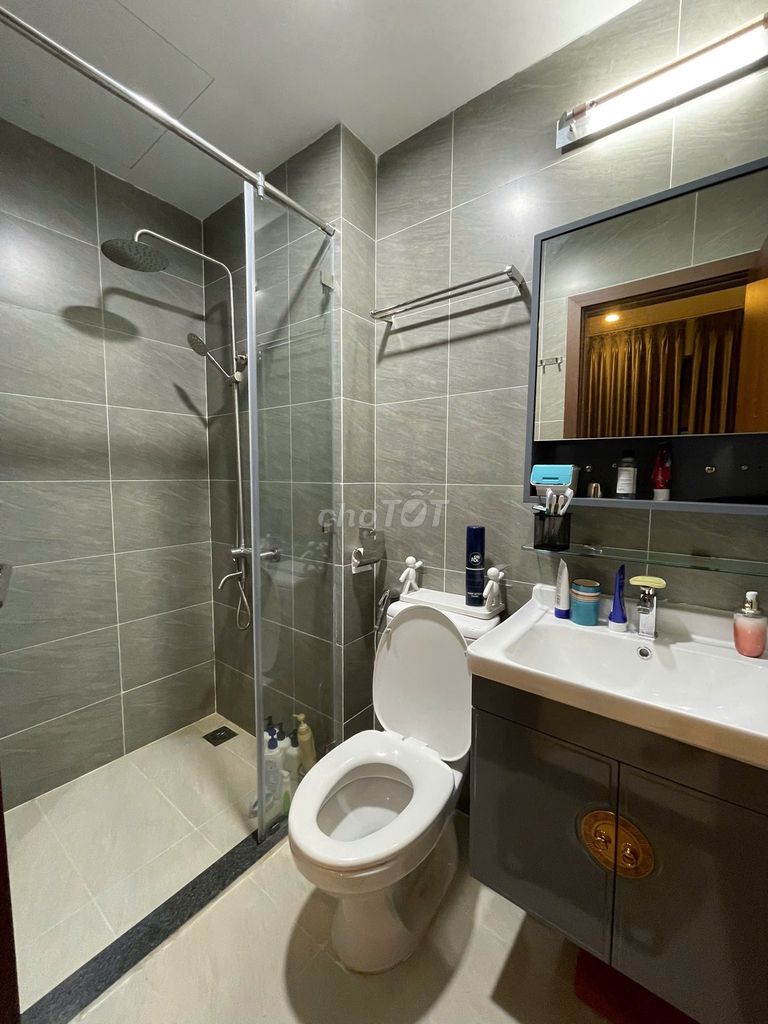 Rent Green River apartment. 8th. Full interior bedroom.