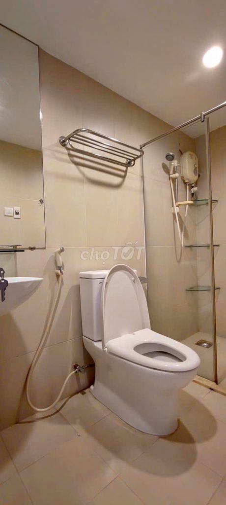 We need to rent Penhouse Central Garden, 151 meters, 3 bedrooms, 3 toilets, 30 million.