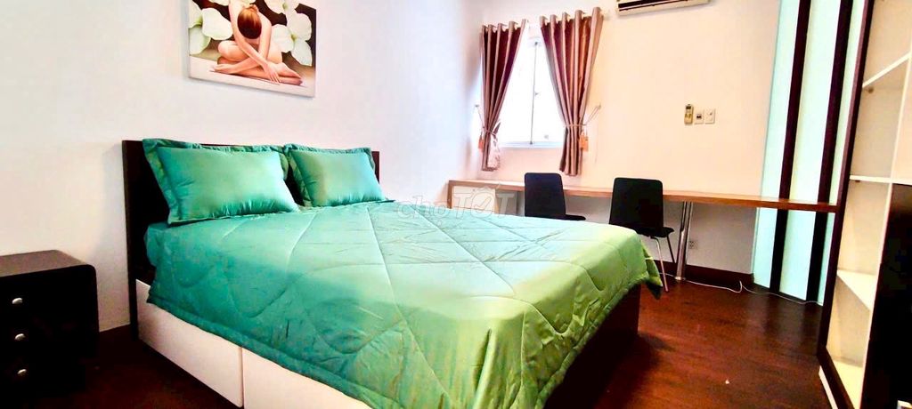 We need to rent Penhouse Central Garden, 151 meters, 3 bedrooms, 3 toilets, 30 million.
