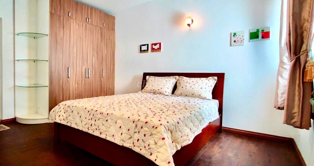We need to rent Penhouse Central Garden, 151 meters, 3 bedrooms, 3 toilets, 30 million.