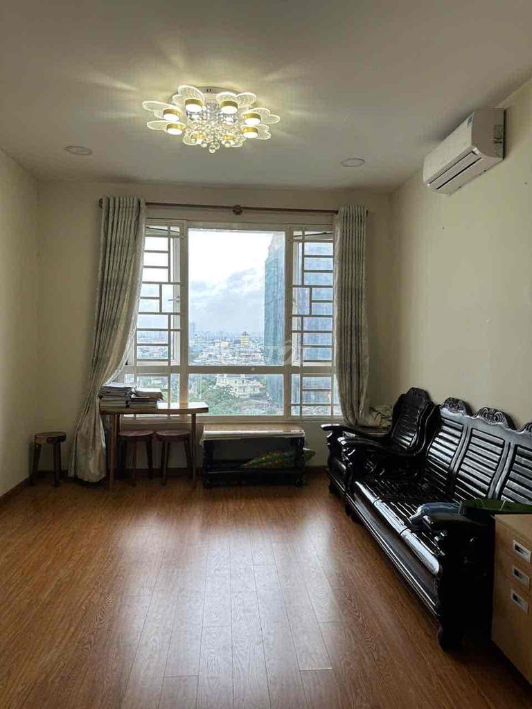 Rent a Carina apartment. Two bedrooms. Two toilets. Eight million.