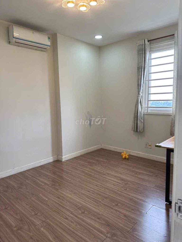 Rent a Carina apartment. Two bedrooms. Two toilets. Eight million.